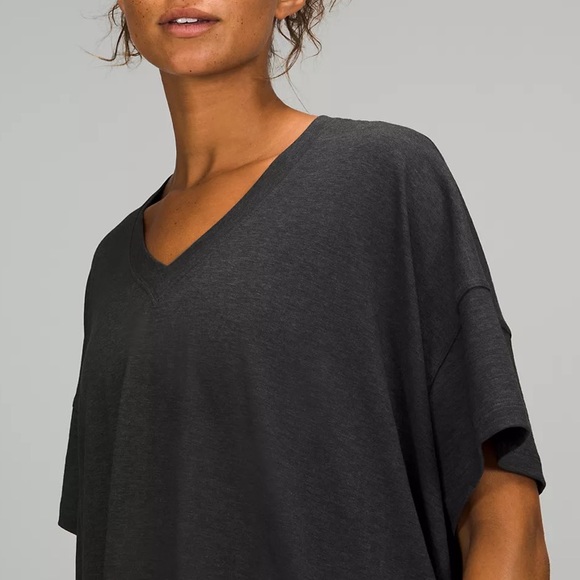 LULULEMON Heathered Black Side Tie V-Neck T-Shirt 10 - Picture 4 of 12